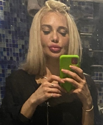 У меня есть все, чтобы доставить вам удовольствие: стройная фигура, изысканный вкус и жаркое желание удовлетворить ваши самые сокровенные фантазии.
Я мастерица в искусстве доводить до оргазма и готова удовлетворить даже самые необычные запросы. Мои услуги включают классический секс, эксперименты в постели, массаж, стриптиз и многое другое. Проведите время в компании истинной госпожи страсти и наслаждения!
Фото в профиле - 100% мои, без ретуши и обмана. Я гарантирую вам полную конфиденциальность и абсолютную безопасность. Мои клиенты отзываются о нашей встрече только положительно, и я всегда готова привести вам их отзывы в доказательство.
Если вы готовы окунуться в мир наслаждений и страсти, то я с нетерпением жду вашего звонка. Встречи проходят только в Москве, вам останется только выбрать место и время. Не упустите возможность познакомиться со мной - гарантирую, что вы не пожалеете! 😘 Фила